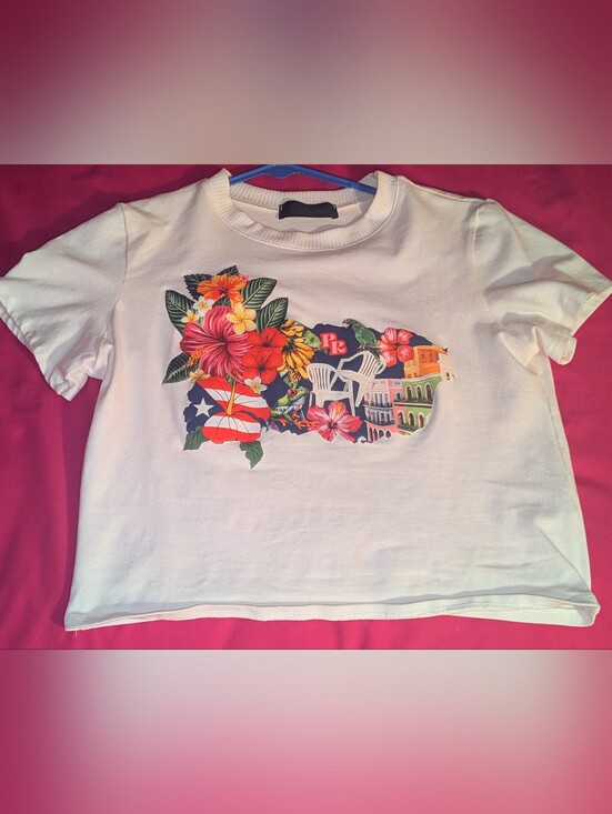 Tops - Women's Puerto Rican Tropical Graphic Tee FREE SHIPPING Size M
